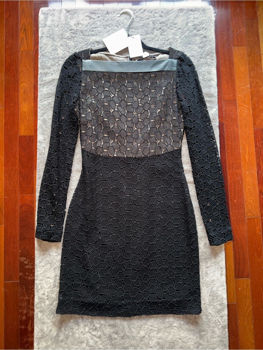 Diane von Furstenberg New Sarita Pebble Lace Long Sleeve Mini Dress Size 2 NWT